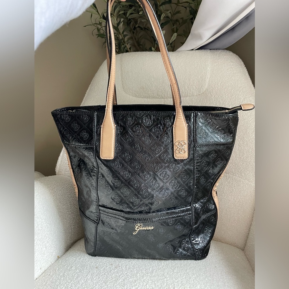 Y2K Guess Reiko Large Tote bag in black patent leather with tan straps